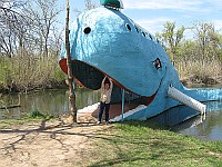 USA - Catoosa OK - Blue Whale David in Mouth (16 Apr 2009)